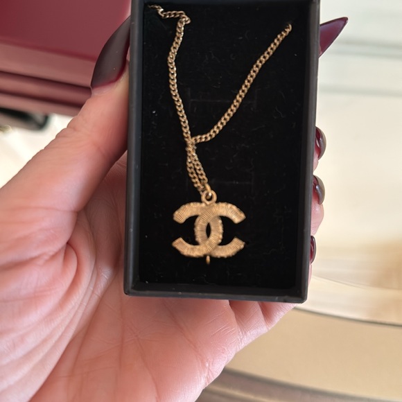 🛑 SOLD 🛑 Chanel 🖤 black enamel pendant necklace 18” • excellent condition - Picture 2 of 7